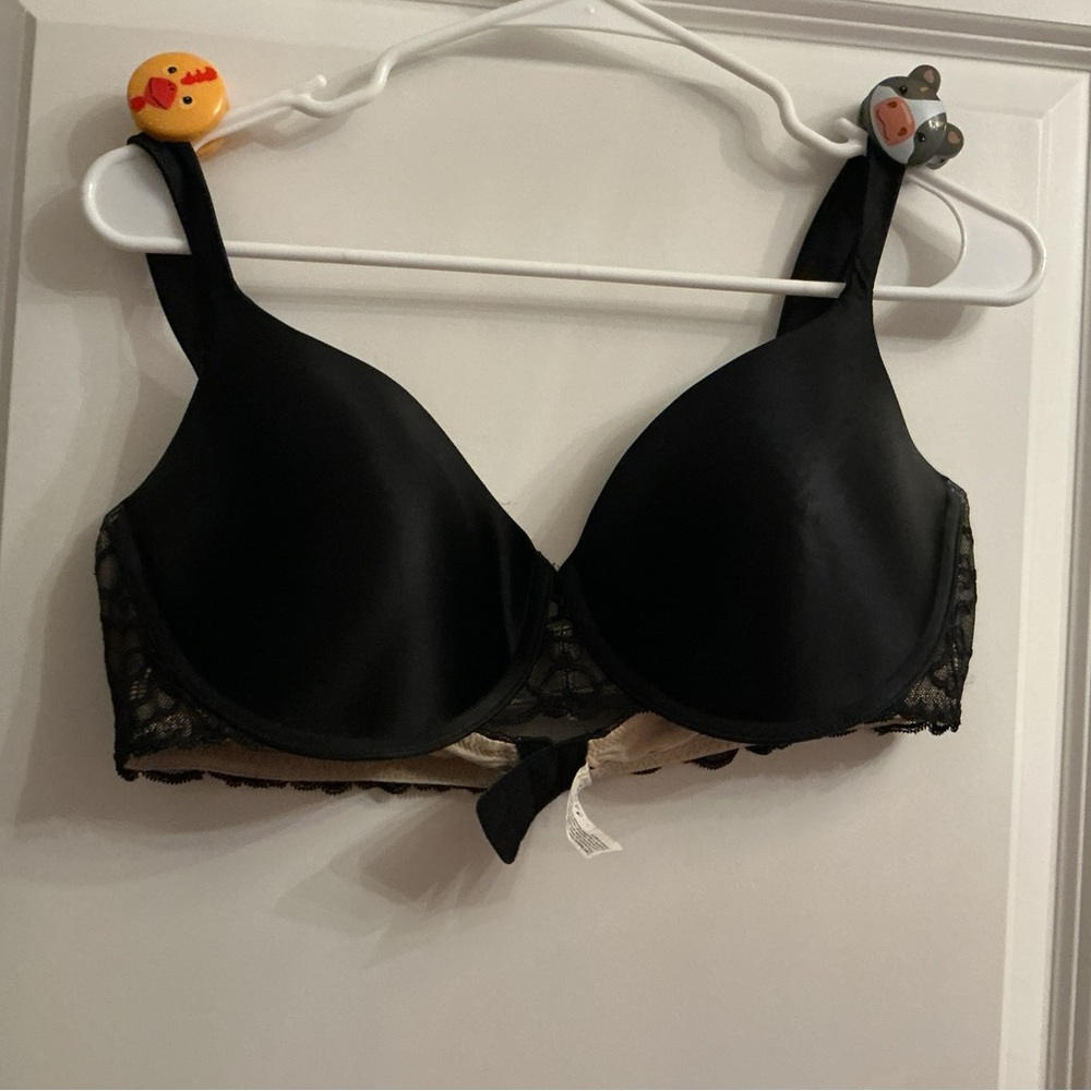 HOT DEAL!!! Maidenform Black Satin and Lace Bra